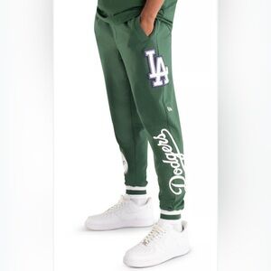 NWT Men’s New Era LA Dodgers Logo Select Color Flip Green Joggers, Size Medium